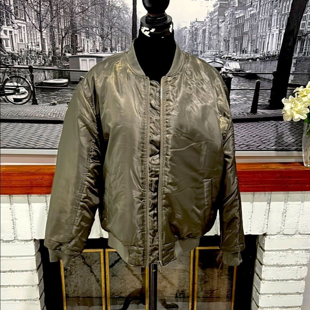 Forever 21 Men's Bomber Puffer Jacket Full Zip Medium Army Green